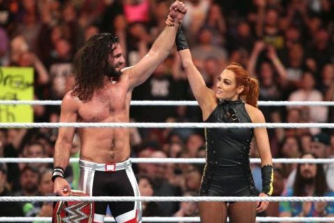 WWE贝基林奇终于站出来为罗林斯辩护，怒怼AEW老前辈！