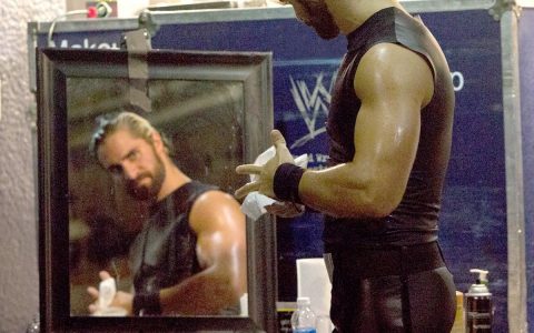 WWE环球冠军罗林斯称老麦对他的出场服也有严格要求