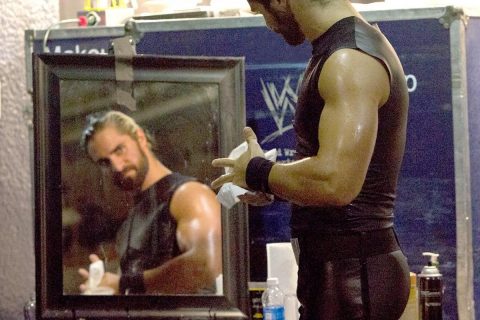 WWE环球冠军罗林斯称老麦对他的出场服也有严格要求