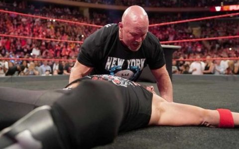 WWEraw结束后aj斯泰尔斯和冷石奥斯汀擂台对饮，结局你懂的