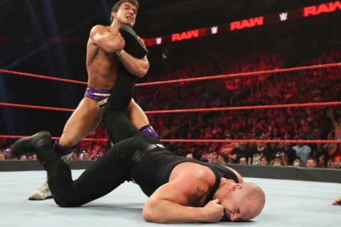 WWE主席文斯麦克曼突然推矮小选手上位粉丝直呼，想通了？