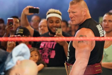 WWE的冠军”猛兽”被预选为是谁的替补？