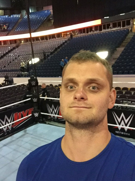 以前WWE世界冠军克里斯班瓦的儿子想成为摔跤手