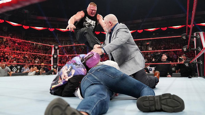 WWE邪神布雷怀特对赛斯罗林斯下手，布洛克莱斯纳暴虐神秘人雷尔父子
