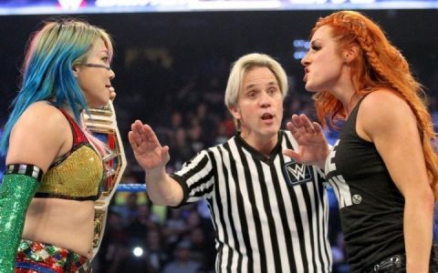 WWE后台传闻称明日华将来成为贝基的新宿敌