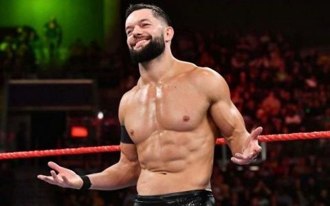 WWE恶魔王子芬巴洛尔宣布回归擂台并展示两个新纹身
