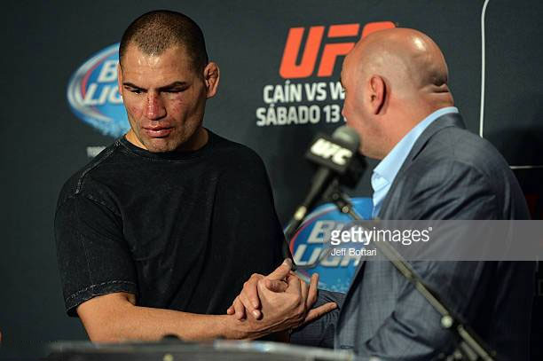 UFC总裁白大拿透漏WWE是如何签约毁容院长凯恩的