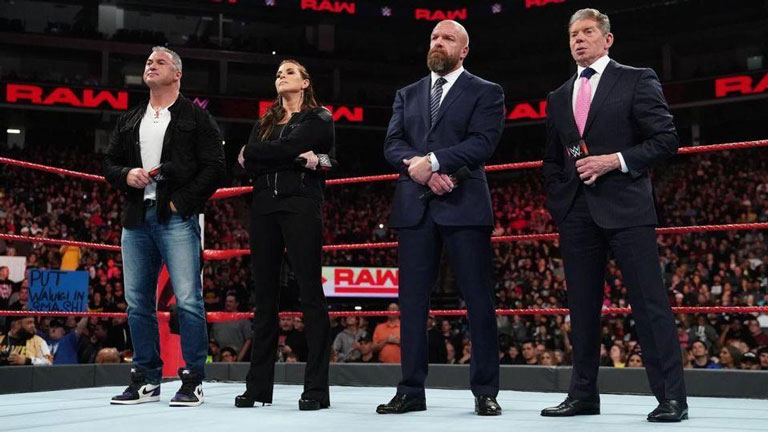 WWE士气再次暴跌,而且看不到尽头就像玩火自焚!