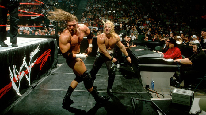 WWE的超级明星对拳王和整容院长的到来并不感冒!