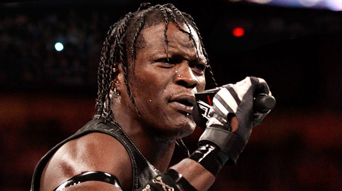 WWE对种族歧视非常严重,被自家的明星指控!