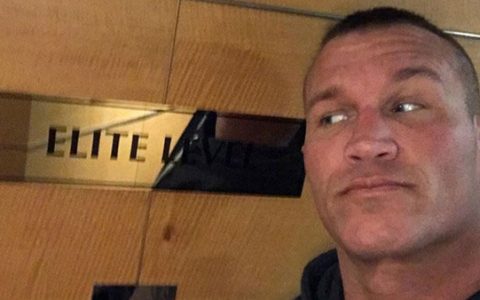 WWE毒蛇兰迪奥顿和AEW越走越近，难道准备跳槽？