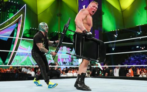 WWE皇冠宝石大赛布洛克莱斯纳对战凯恩维拉斯奎斯