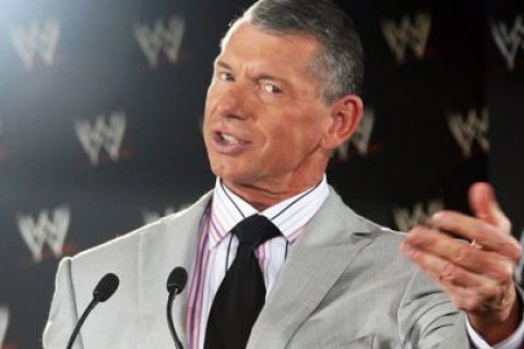 WWE剧本再曝争议！文斯·麦克曼亲自叫停，科尔宾拒绝拿罗曼白血病开玩笑！