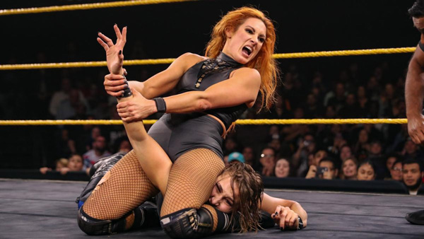 WWE男女头牌赛斯和贝基同时登陆NXT,帮助NXT首次收视率击败AEW!