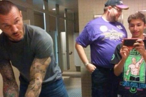 WWE明星透露成名的烦恼,有人竟在厕所被偷拍