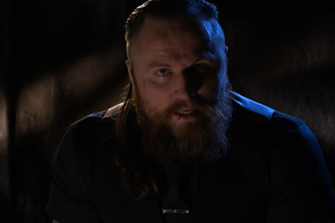 RAW第1381期:无法逃脱!布莱克已知晓敲门者身份 赶紧到擂台上来说话