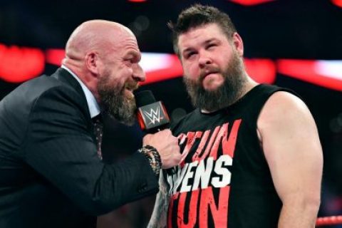 Triple H想让凯文欧文斯加入NXT导致现场斗殴《WWERAW1382期》