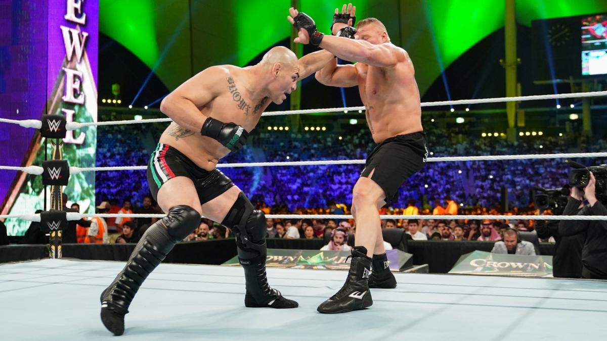 WWE冠军赛-布洛克莱斯纳vs.凯恩·维拉斯奎兹精彩抓拍