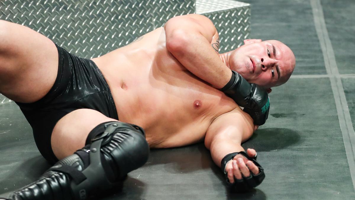 WWE冠军赛-布洛克莱斯纳vs.凯恩·维拉斯奎兹精彩抓拍