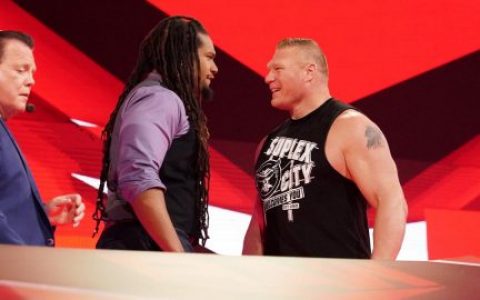 布洛克莱斯纳（Brock Lesnar ）F5解说员遭雷尔偷袭持棍打倒