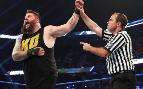 WWE凯文欧文斯剧情差劲还能保持高人气，取代罗林斯没问题的！