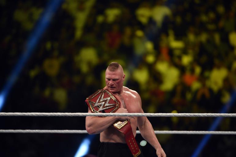 WWE布洛克莱斯纳要在幸存者大赛上输掉自己的冠军腰带吗？