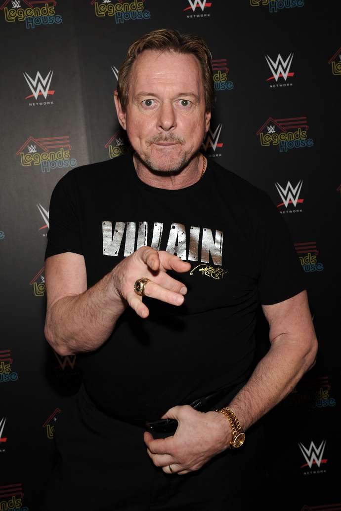 盘点WWE最受欢迎的九位巨星,送葬者无缘前五巨石强森仅排第三位