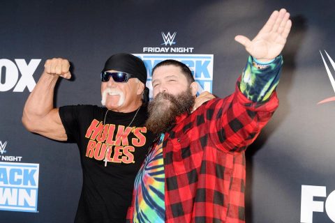 绿巨人霍根(Holk Hogan)和米克佛利(Mick Foley)参加WWE 20周年纪念
