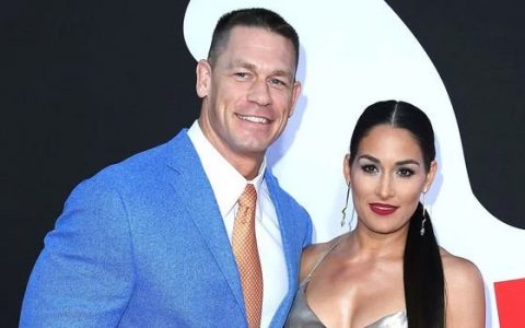 WWE超级巨星约翰塞纳和尼基贝拉