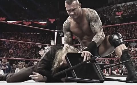 WWE 兰迪奥顿和艾吉