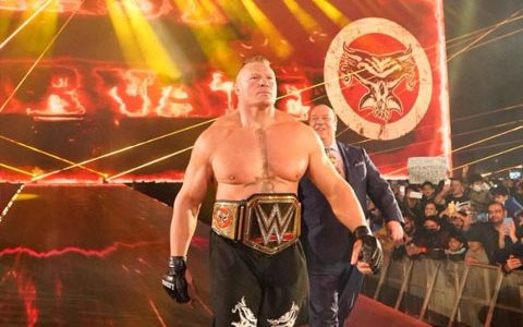 WWE超级巨星布洛克莱斯纳和保罗海曼