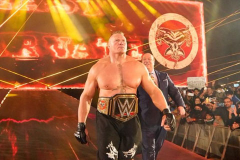 WWE超级巨星布洛克莱斯纳和保罗海曼