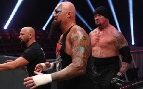 WWE送葬者袭击OC俱乐部