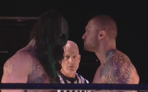 酒吧摔角丨LuchaSaurus vs. Killer Kross