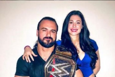 WWE冠军德鲁麦金泰尔继续圈粉，回忆当年与偶像的合照！