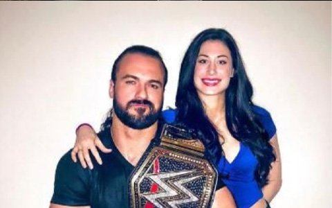 WWE冠军德鲁麦金泰尔继续圈粉,回忆当年与偶像的合照!