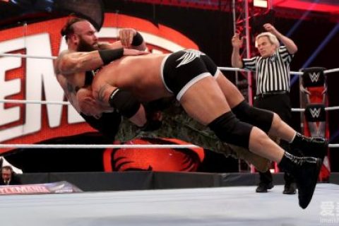 WWE摔角狂热大赛36：人间怪兽布朗斯图曼对战战神高柏