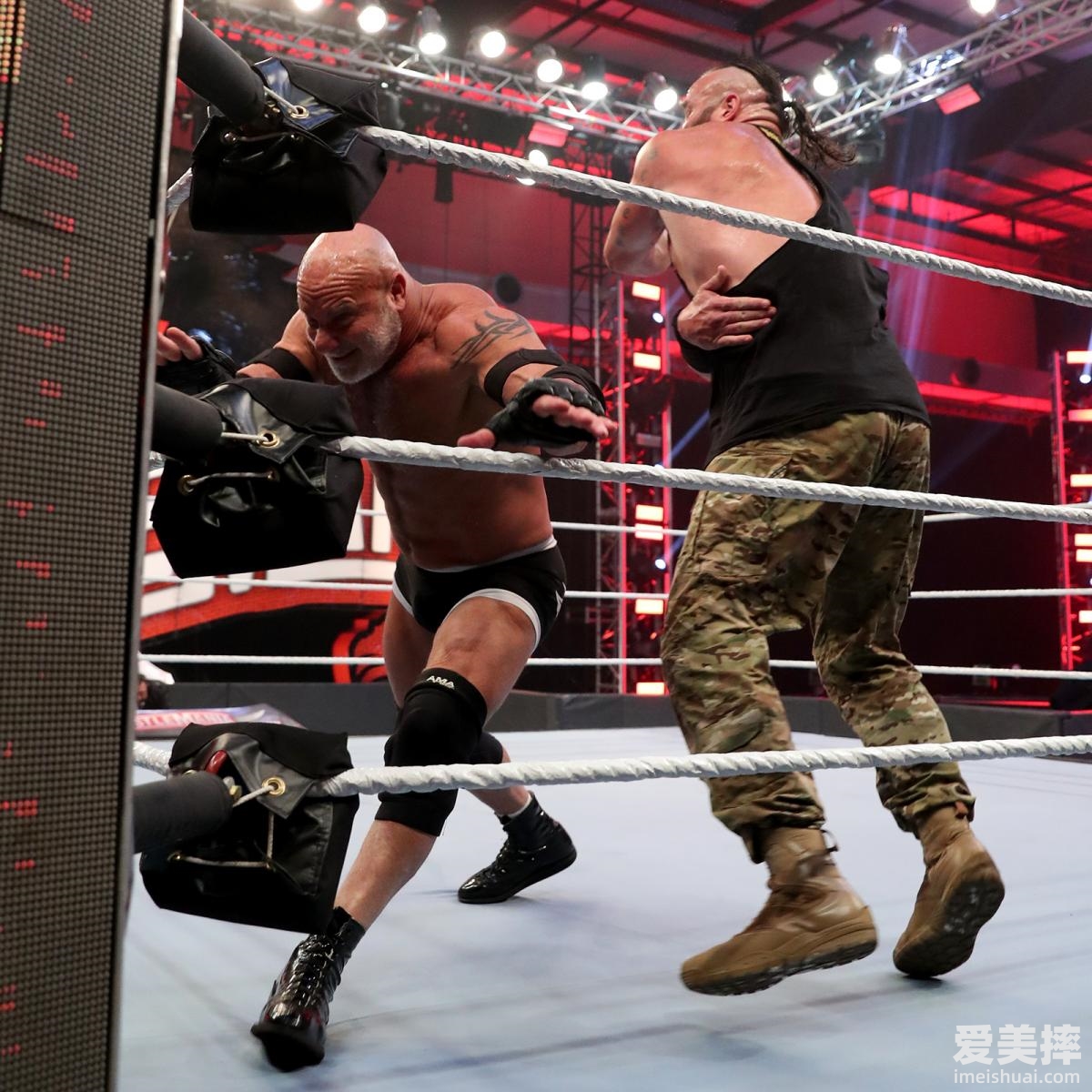 WWE摔角狂热36人间怪兽布朗斯图曼vs (8)