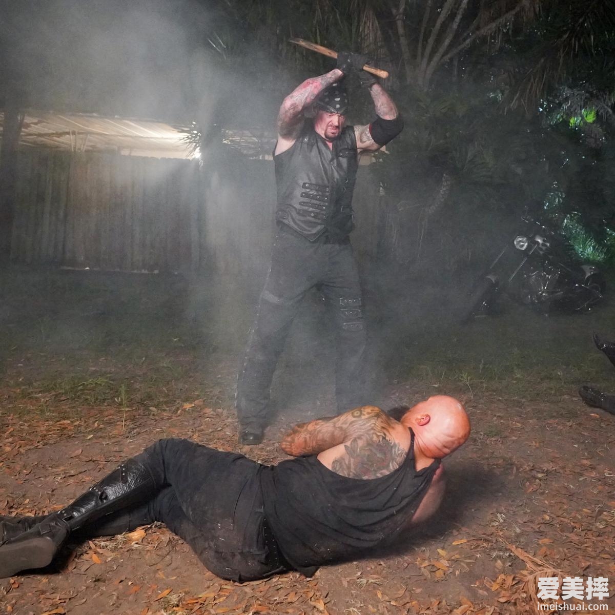 WWE摔角狂热大赛36：送葬者vs.AJ斯泰尔斯（墓地战）