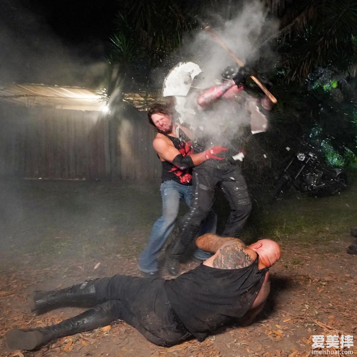 WWE摔角狂热大赛36：送葬者vs.AJ斯泰尔斯（墓地战）