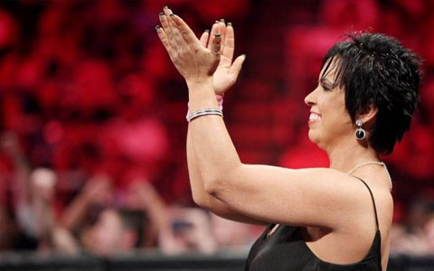 WWE无理打压前功臣惹众怒!泰森出现AEW收视反下降!