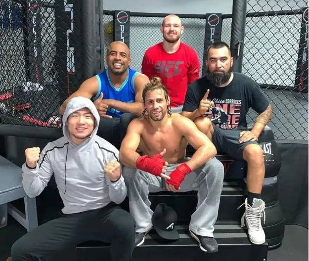 UFC选手宋亚东有自知之明：现在不打前五高手，我可不想销声匿迹
