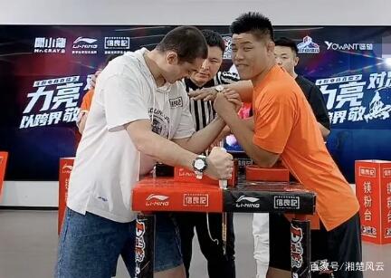 张伟丽心善受挑衅也不轻易出拳,怕伤着别人,乔安娜挑衅脸被打花 张伟丽心善受挑衅也不轻易出拳,怕伤着别人,乔安娜挑衅脸被打花