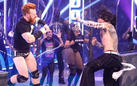 Smackdown战报：杰夫哈迪与希莫斯冲突再起，人间怪兽爱车被砸后暴怒掀翻汽车