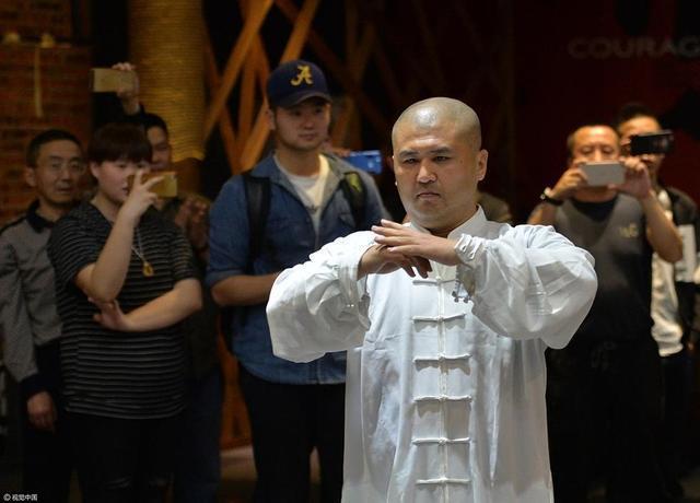 太极雷雷:李景亮打一场UFC就3万,输赢都得看白大拿的心情 太极雷雷:李景亮打一场UFC就3万,输赢都得看白大拿的心情