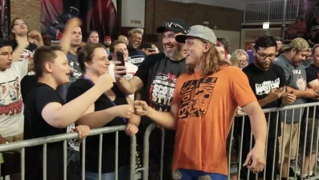 WWE兄弟之王回应引战言论:文斯并不介意这点,某些人就是玻璃心 WWE兄弟之王回应引战言论:文斯并不介意这点,某些人就是玻璃心