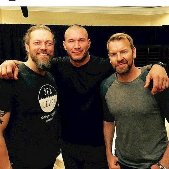 WWE兰迪·奥顿晒新购的私人飞机，不忘宣传与艾吉的大战！