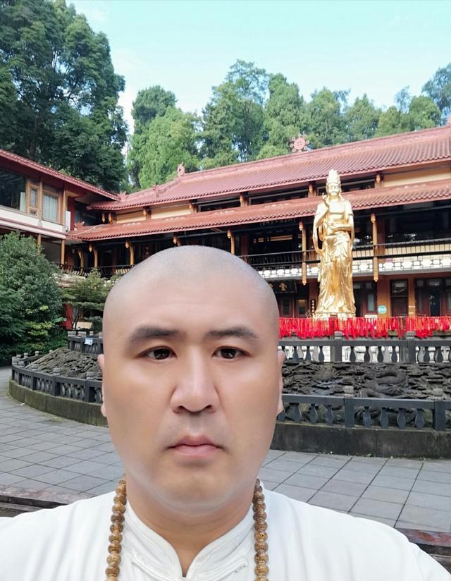 太极雷雷:李景亮打一场UFC就3万,输赢都得看白大拿的心情 太极雷雷:李景亮打一场UFC就3万,输赢都得看白大拿的心情