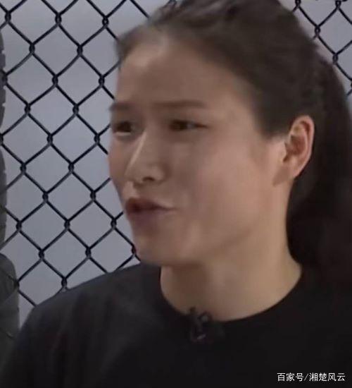 张伟丽心善受挑衅也不轻易出拳,怕伤着别人,乔安娜挑衅脸被打花 张伟丽心善受挑衅也不轻易出拳,怕伤着别人,乔安娜挑衅脸被打花