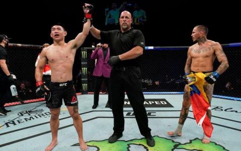 UFC选手宋亚东有自知之明：现在不打前五高手，我可不想销声匿迹
